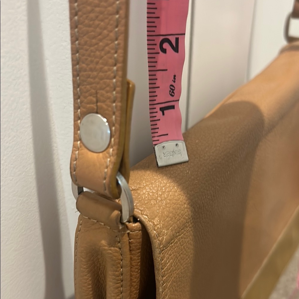 Vintage Longchamp Tan Crossbody Bag with Adjustable Strap - Picture 4 of 16
